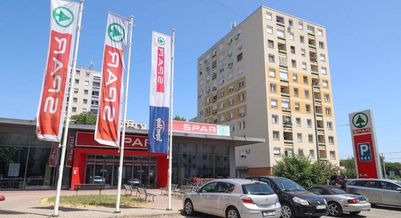 Hónapok óta pusztul, de egykor tele volt vásárlókkal, megnéztük mi a helyzet Tápai utcai Sparral