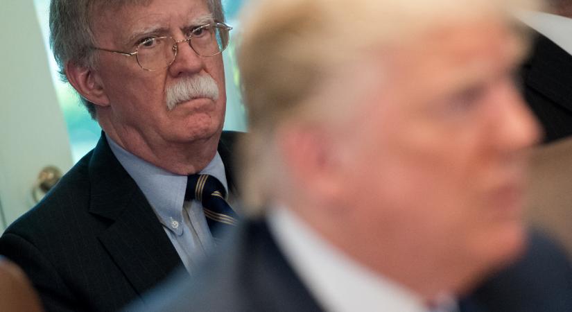 Trump újabb politikai ellenfelét helyezték vád alá