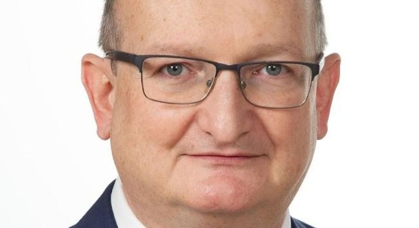 A Vasi Prima jelöltje gimnáziumigazgató, egyben klarinétművész