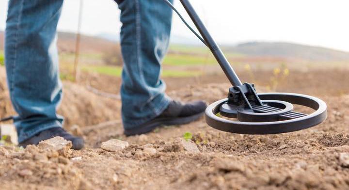 Fémdetektor segítségével találtak rá a medálra: kiderült, vagyonokat ér