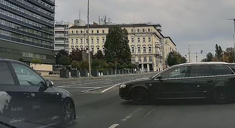 Átszáguldott a piros lámpán, hajszál híján balesetet okozott egy Audis Győrben - videó