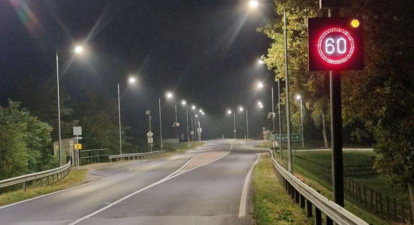 Lassíts ezen a zalai útszakaszon, mert újra kihelyezték a sebességkorlátozó jelzőtáblát!
