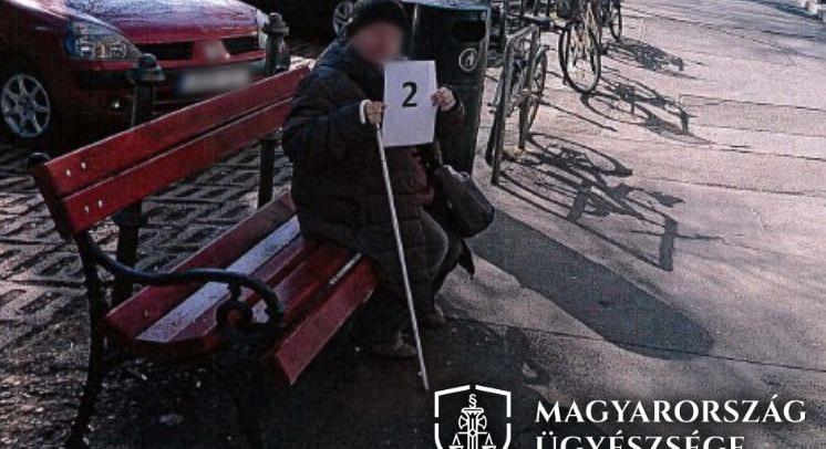 Látássérült nőt fosztott ki Debrecenben