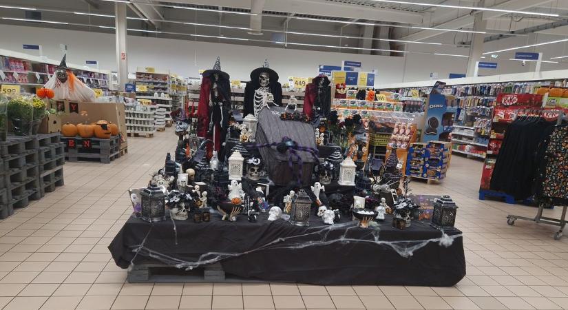 Halloween-láz Tatabányán: gyorsan fogynak a dekorok a polcokról