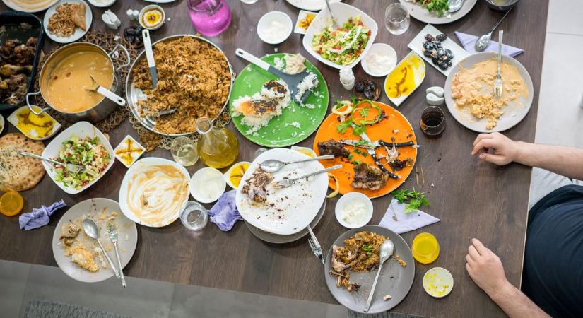 Megdöbbentő adat: az uniós lakosok fejenként 130 kiló ételmiszert dobtak ki tavaly