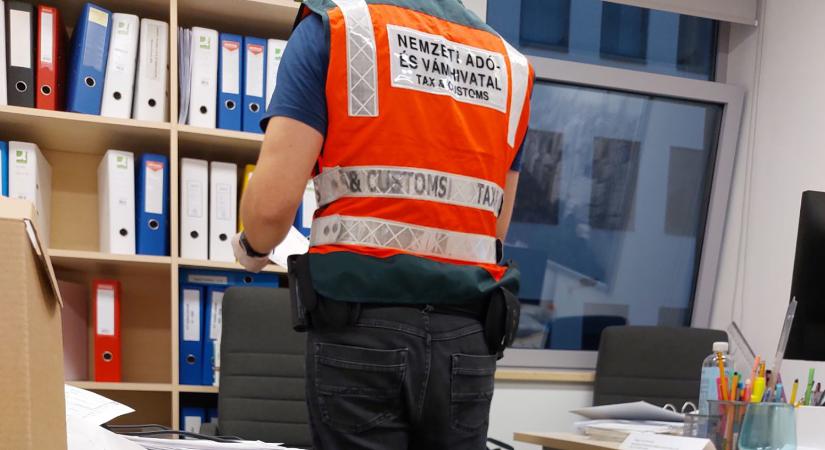 Borítékos fizetés, fiktív és fintech számlák: lebukott a bűnszervezet