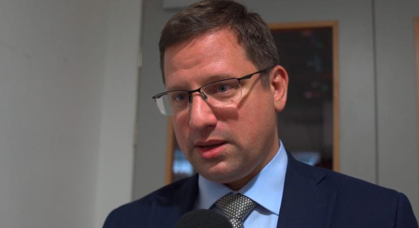 „Én ezt egy elismerő és kedves mondatnak tekintem” – Gulyás Gergely Lázár odaszúrásáról