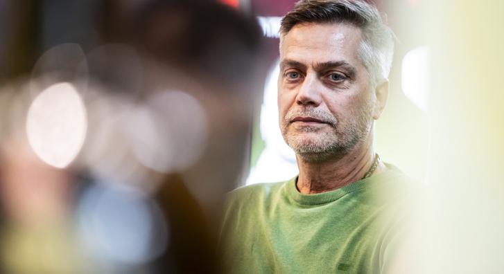Harsányi Levente: „Azt ajánlom minden férfitársamnak, hogy zárkózzon be egy női WC-be!”