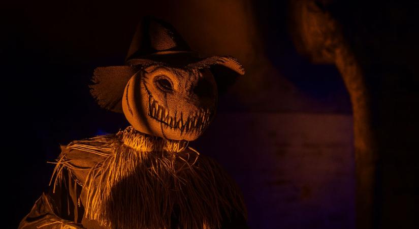Árnyak éjszakája a pápai kastélyban – Megnyílt a Halloween kiállítás