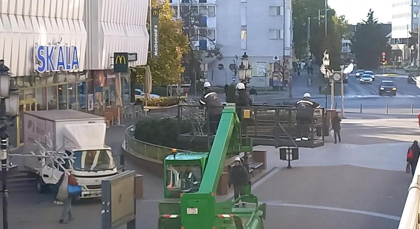 Micsoda? Már karácsonyi dekorációkat kap Nyíregyháza? (videóval)
