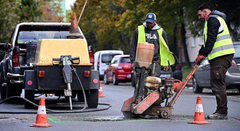 Betömik a gigakátyúkat, elkezdődött a munka Egerben