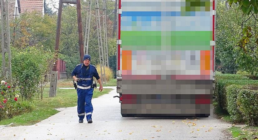 Navigációs hiba miatt történt kamionbaleset Hódmezővásárhelyen – galériával