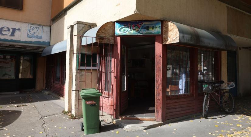 Állandóak a balhék, de hiába a tiltás, újra kinyitott a City presszó – elegük van a lakóknak a hírhedt kocsmából