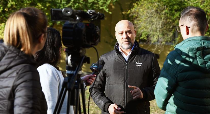 Ingatlanmutyival vádolja Szolnok korábbi alpolgármestere az egyik jelenlegi képviselőt