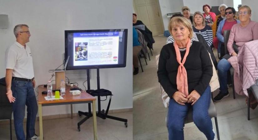 A győri nyugdíjasokat látogatták meg a rendőrök