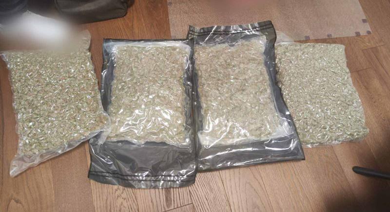 Óriási drogfogás a II. kerületben – A vécén próbálta lehúzni a díler a marihuánát