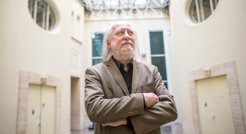 A Nobel-díjas Krasznahorkai László kiállítása január elejéig látható Szentendrén