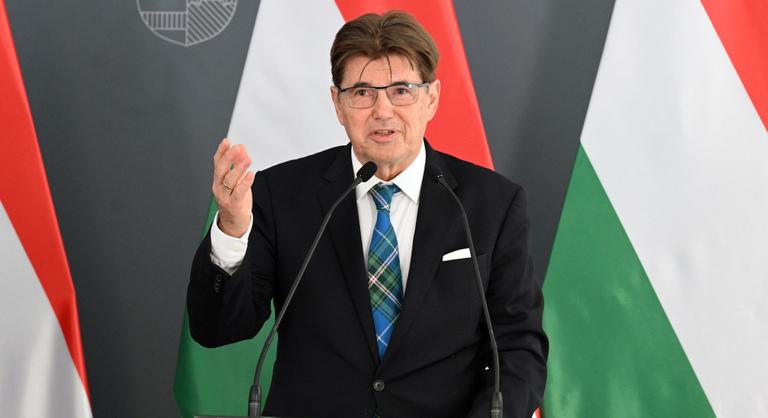 Különleges elismerést kapott az idén 80 éves Magyar Írószövetségtől Nagy Elek üzletember