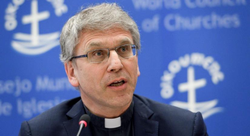 Nagyon sajnálják: a norvég püspök térdet és fejet hajtott az LMBTQ-közösség előtt