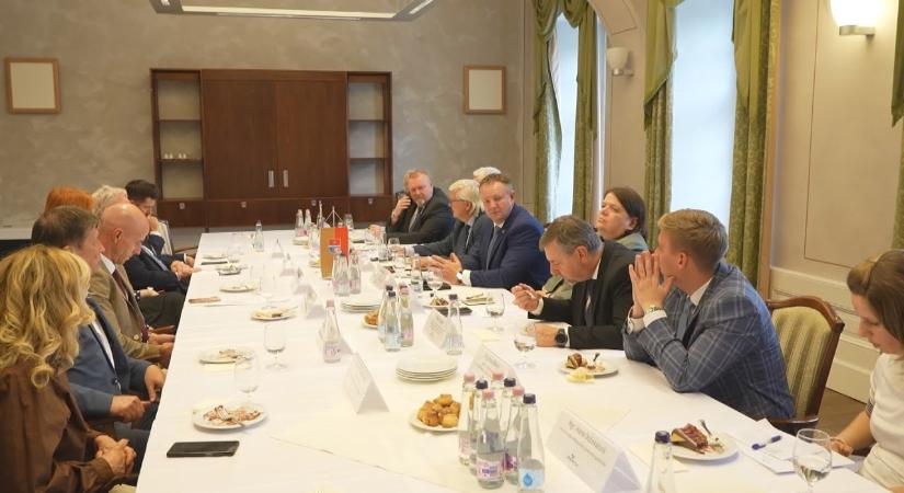 Egy lehetséges testvérvárosi kapcsolat első lépései