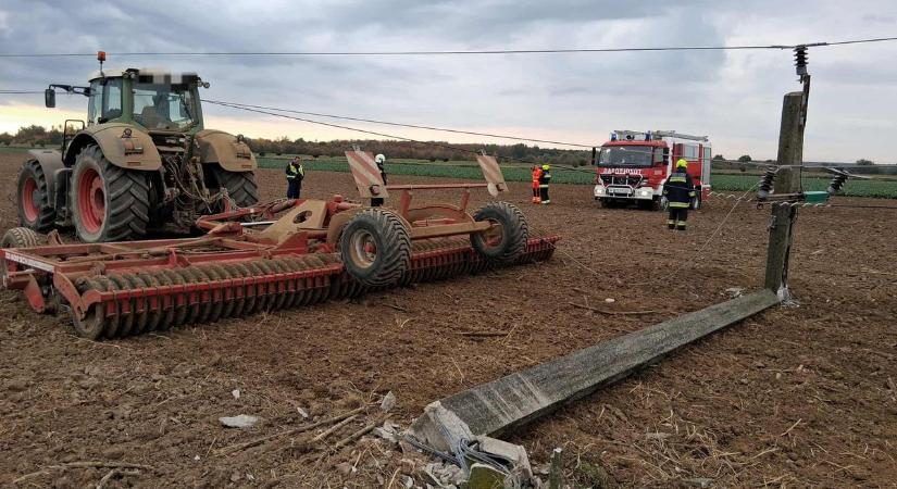 Magasfeszültségű villanyoszlopot döntött ki egy traktor Bük és Bő között