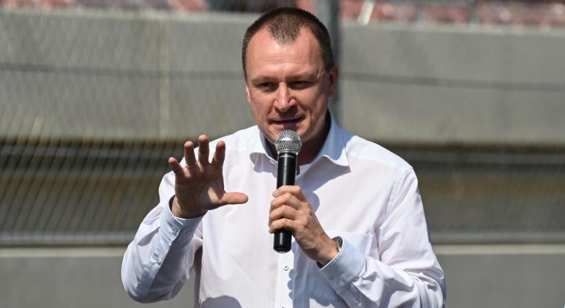 „Ha maradt még benned sportbaráti tisztesség, felelősség, engedd el” – Szujó Zoltán távozását kéri elődje