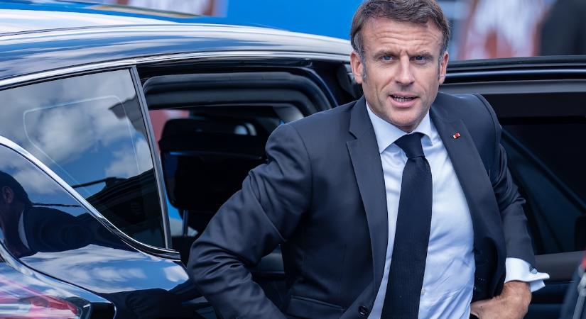 Macron kutyaszorítóban