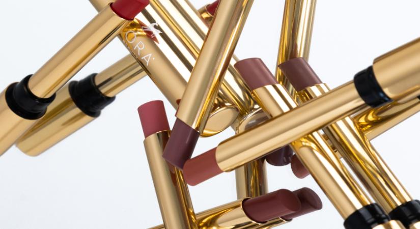 Könnyed, tartós és eszméletlenül elegáns: kipróbáltuk a Nora Beauty Stiletto rúzsait