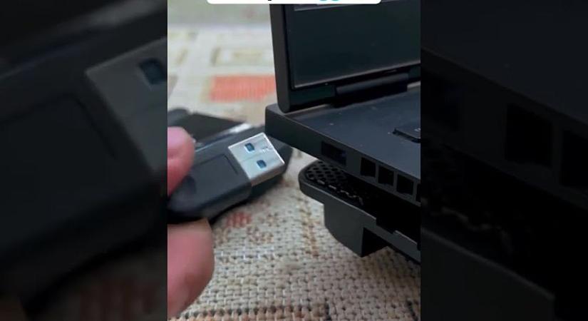 Itt a magyarázat: Ezért nem tudod soha bedugni az USB-csatlakozókat