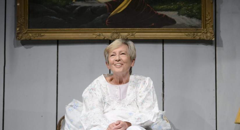 85. születésnapja alkalmából Judi Dench is felköszöntötte Tímár Évát