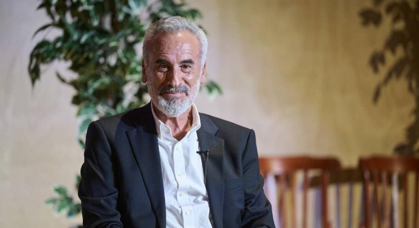 Kepes András ötszörös nagypapaként, 77 évesen is elképesztő formában van!