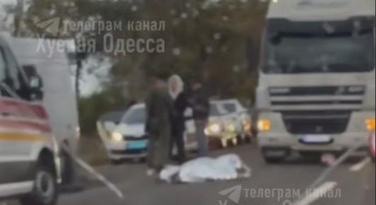 Halálos gázolás Odessza megyében: egy teherautó sofőrje két katonát ütött el egy ellenőrzőpontnál