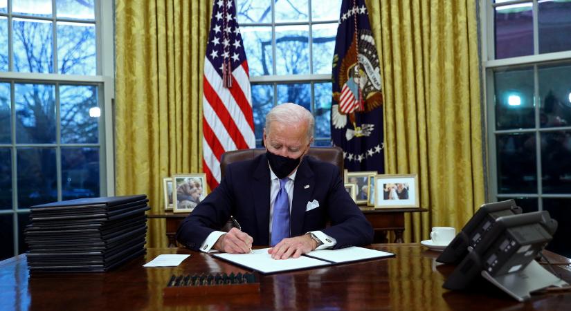 Biden a mexikói elnökkel egyeztetett az új kormány bevándorlási politikájáról
