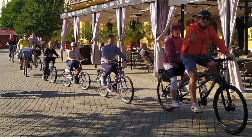 Közös bringázásra hív a Rejtett Kincsek Down Egyesület