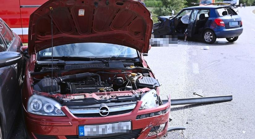 Tömegkarambol Kaposváron, lezárták a 67-es utat