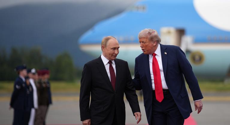A Financial Times szerint Putyin és Trump egymásnak esett az alaszkai csúcstalálkozón