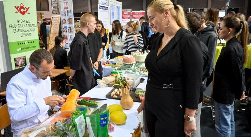 Mi legyek, ha nagy leszek? Pályaválasztási kiállítás várta a diákokat Győrben - galéria