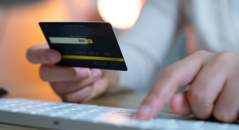 Milliókat verhettek át a pofátlan csalók: Facebookon és a TikTokon terjesztették a hamis csodaszert