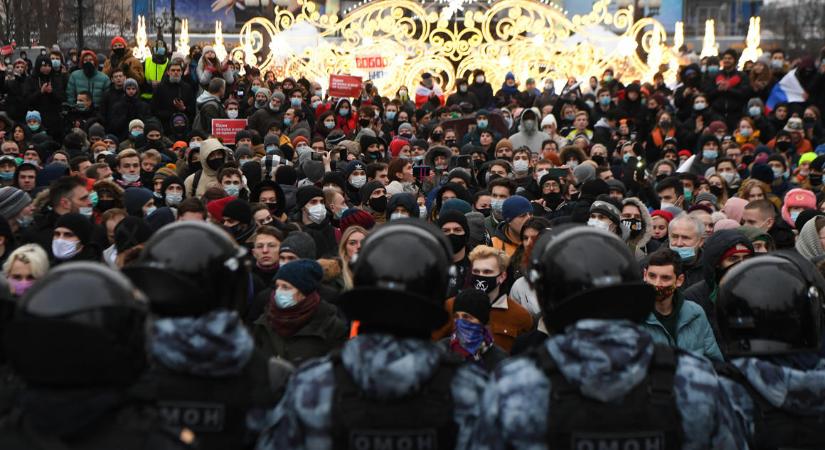 Több tízezer tüntető, kétezernél is több letartóztatás: rég nem volt ekkora Putyin-ellenes megmozdulás