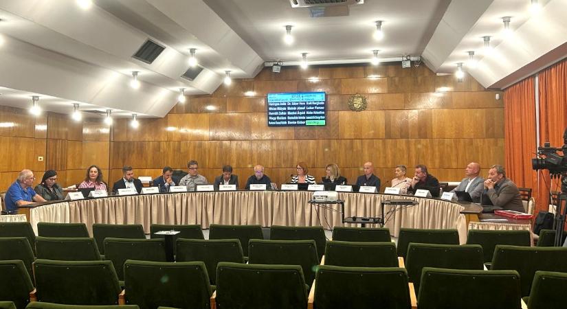 Ezeket a döntéseket hozta a képviselő-testület az októberi ülésen