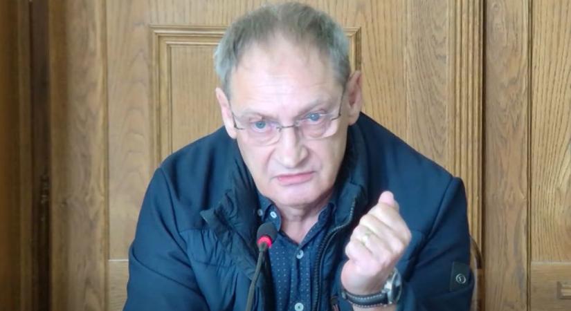 „Egy senki vagy” – kiakadt a volt fideszes alpolgármester a testületi ülésen egy képviselőtársára