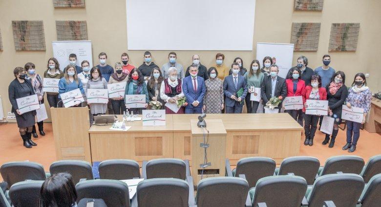Iskolaigazgatókat, pedagógusokat, kiemelkedő diákokat díjaztak a magyar kultúra napja alkalmából
