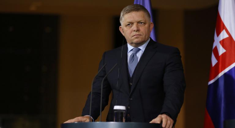 Kizárták Robert Fico pártját az európai pártcsaládból