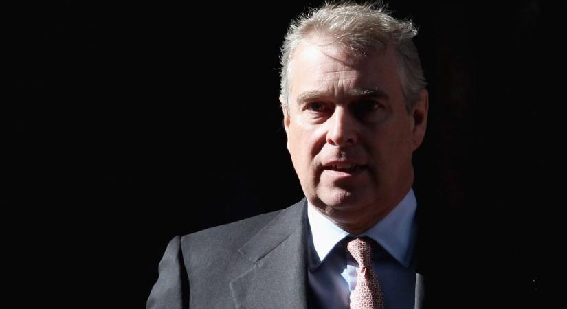 András herceg lemond királyi címeiről
