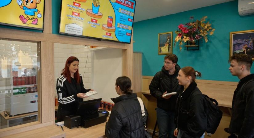 Megnyíló új gyorsétterem Szegeden és a bezárt Spar nyomában
