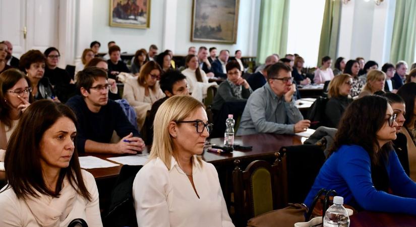 Ezért jelentek meg a vármegye jegyzői Szolnokon