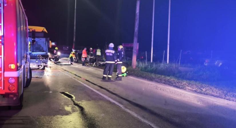 Durva baleset a 8-ason, lángoló autó: friss hírek a súlyos sérültről ( helyszíni fotók)