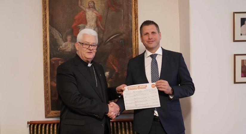 Újabb püspök kampányol a Fidesznek