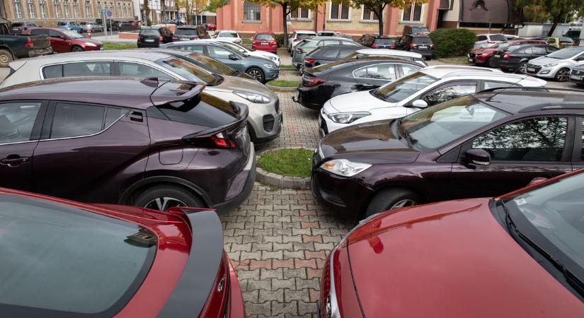 Nem BMW, nem Tesla – kitalálja, mi Magyarország kedvenc autója?