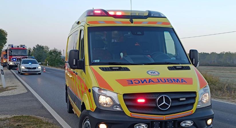 Öt autó rohant egymásba a forgalmas főúton, egy ember kórházba került